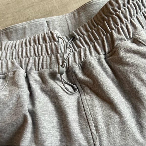 NWT Lululemon Ready to Rulu Jogger *Cinch
Heathered Silver Drop HSVD 12 - Picture 8 of 9